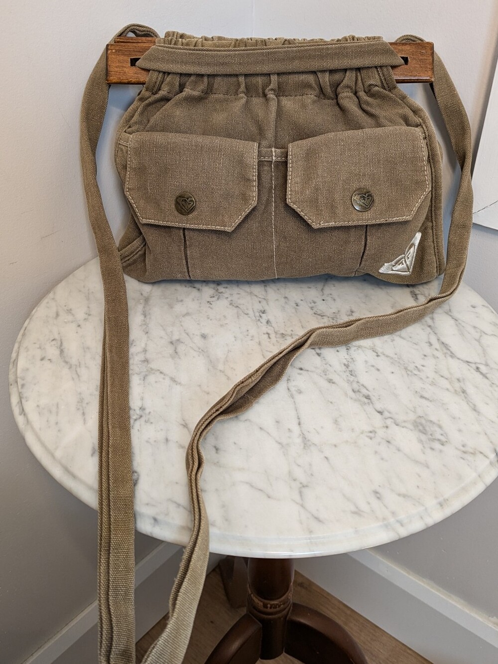 Vintage Y2K Roxy Canvas Crossbody Bag with Front Flap Pockets & Wooden Closure